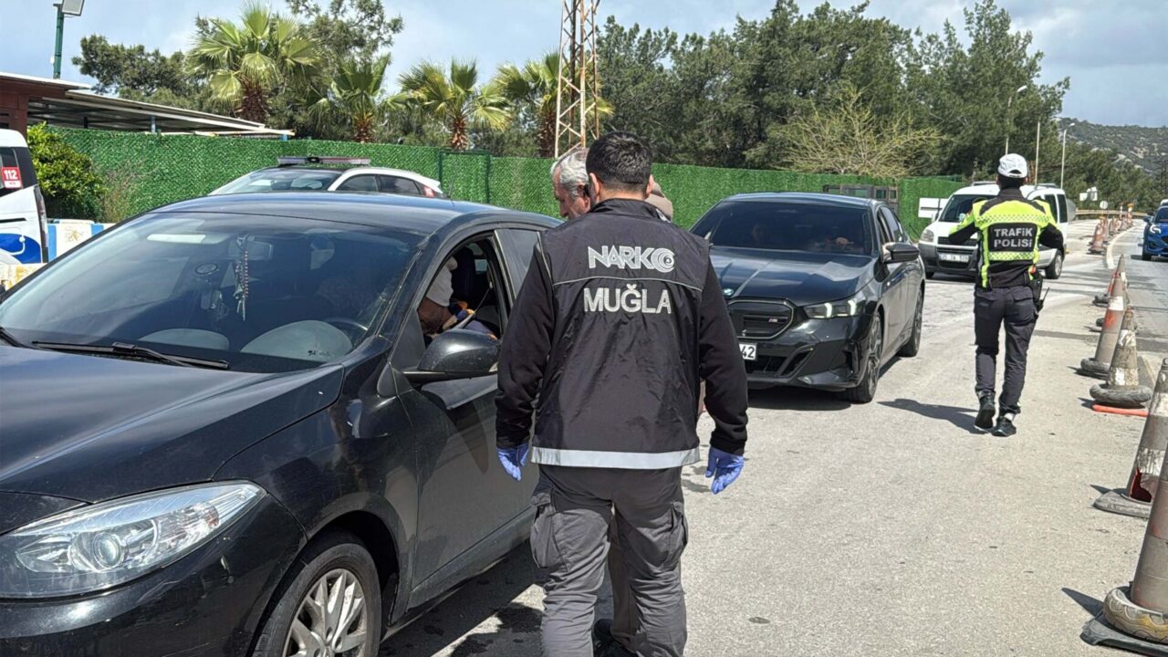 Bodrum yılbaşı öncesi denetimler arttırıldı 20 BODRUMA 24 SAATTE 10 BIN ARAC GIRIS YAP 634899 188035 scaled