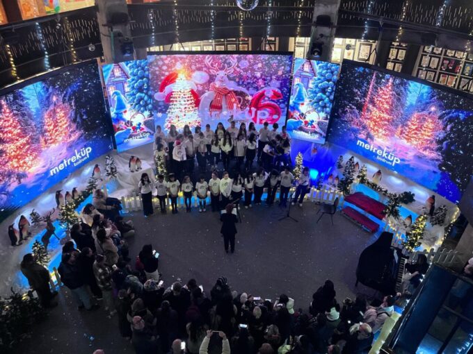 Metreküp Bodrum’da “Winter Light” Etkinlikleri Yoğun İlgiyle Gerçekleşti 18 Genc Yetenekler Sahnesi 6 scaled e1767214654741