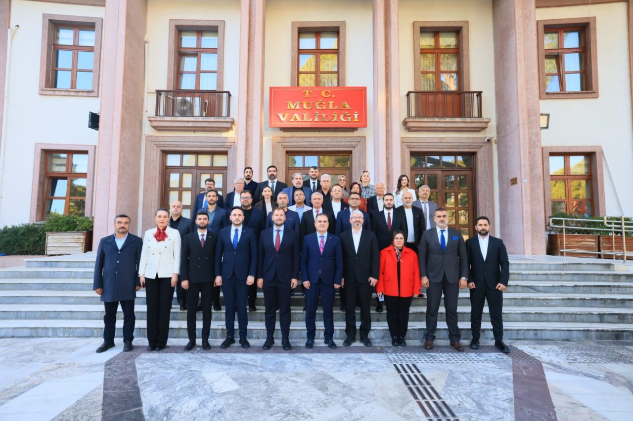 Il yönetiminden Vali Akbıyık 'a ziyaret 16 IMG 20251215 WA0019 scaled