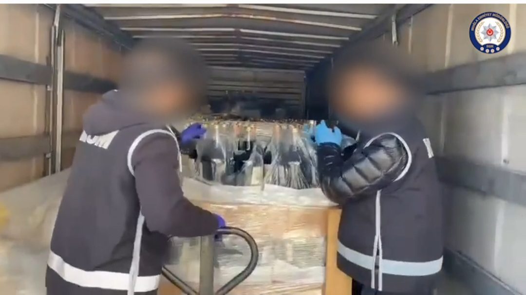Muğla’da Polis ekiplerince bir kamyon dolusu sahte içki ele geçirildi 14 Screenshot 20251225 155101 Gallery