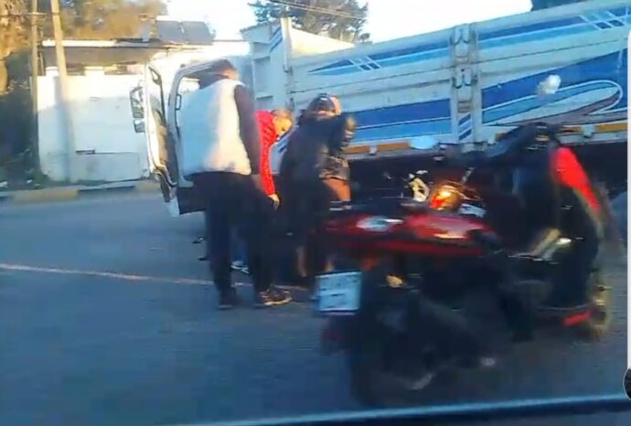 Kamyonete çarpan motosiklet sürücüsü yaralandı 7 a55b1287 69a5 454c 8309 145089709b5b scaled e1766048534826