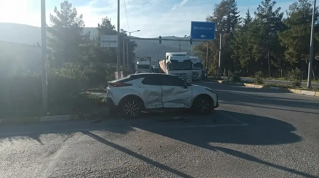 Güvercinlik kavşağında kaza 16 asdas 1767082390 4FmUdD