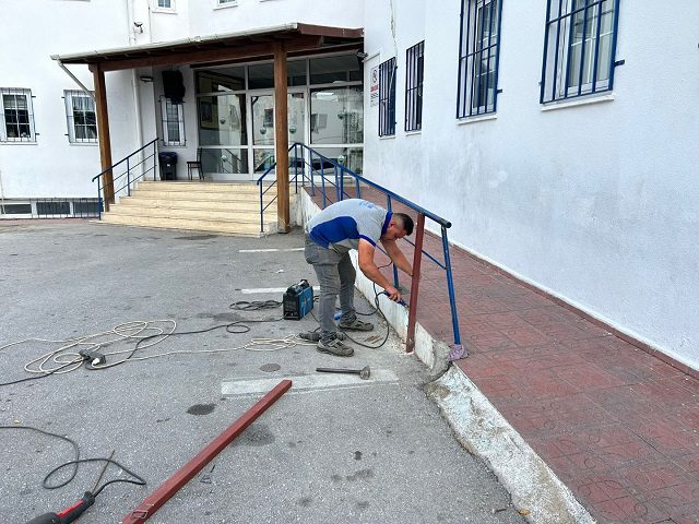Okullardaki Bakım ve Onarım Çalışmalarını Sürdürüyor 16 bodrum belediyesi okullardaki bakim ve onarim calismalarini surduruyor 23