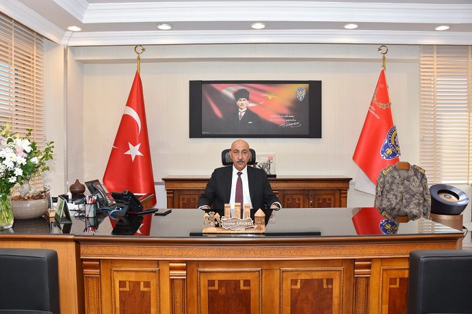 İl Emniyet Müdürü Süleyman KARADENİZ Yeni Yıl Mesajı 4 fbf8e4ad 727c 42c6 95c4 fd485e433e00