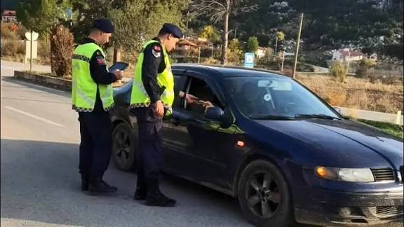 Muğla Jandarma Asayiş uygulaması aranan 215 şahıs yakalandı 5 images 1