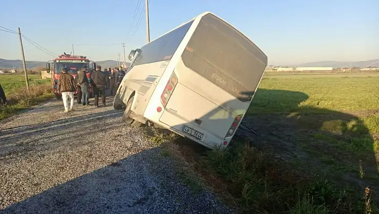 İşçi Otobüsü şarampole :devrildi kaza ucuz atlatıldı 11 milas ekinambari nda isci serv 1765184614 iIG8a0