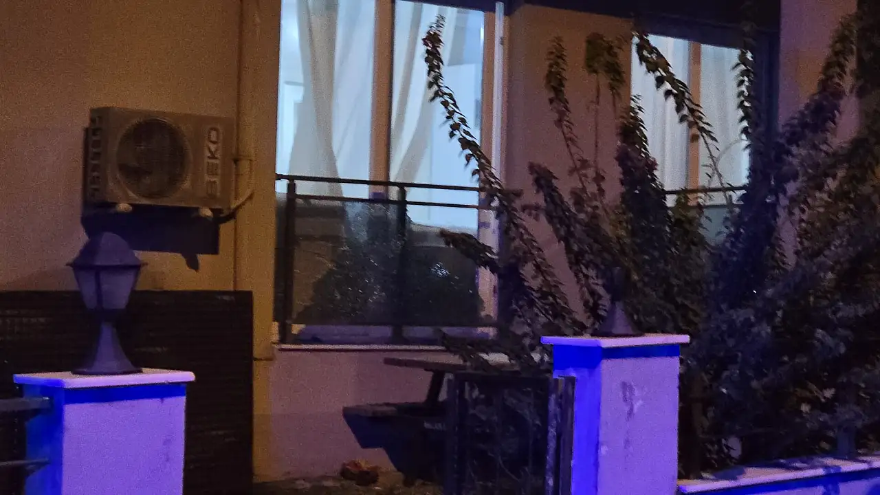 Motosikletli Saldırgan Evi Kurşunlayıp Kaçtı 7 whatsapp image 2025 12 22 at 222338 1766432541 sRcJ1i