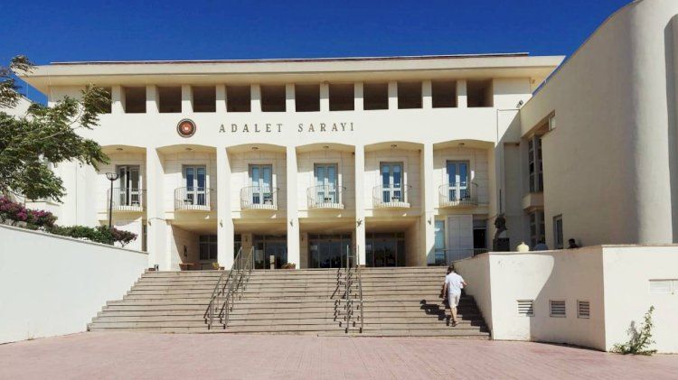 4 araca zarar verip para ve eşyaları çalan 3 şüpheli, yakalandı. 8 21496 0