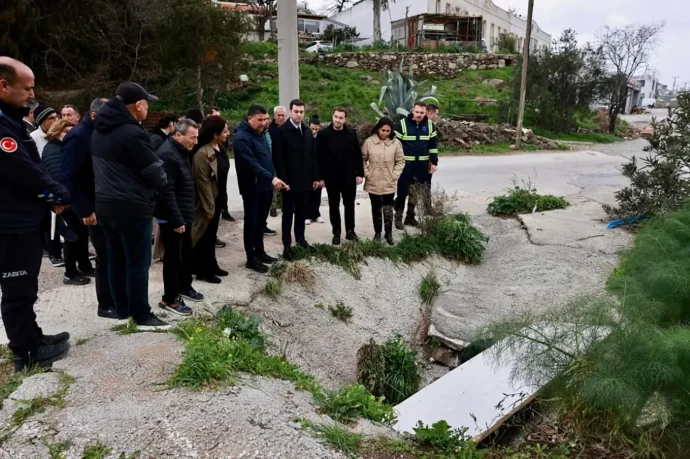 Fırtınaya karşı belediye ekipleri sahaya indi 5 5f5ec3e3 d1b0 4034 b427 e1861d718239 1769500351 NEP7kv e1769502677104