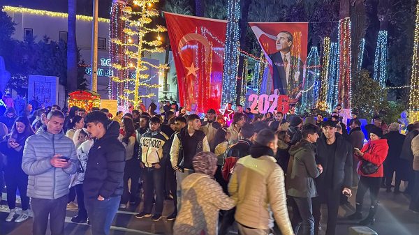 Vatandaşlar Yeni Yılı Işıl Işıl Karşıladı 10 bodrum belediyesi meydanin isiltisi fotograf karelerinde olumsuzlesti 1