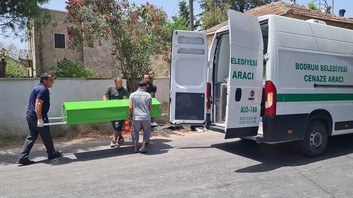 Evinde ölü bulundu 16 bodrumda korkunc kaza otomobile carpan motosikletteki 2 genc yasamini yitirdi tr6d