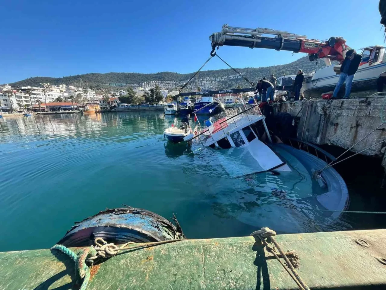 Kuvvetli rüzgar tekne batırdı 18 kuvvetli ruzgar gullukte tekneyi batirdi 9f7285810d0b scaled