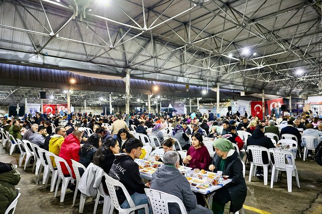 Bitez’de 1200 Kişilik İftar: Ramazan Boyunca Sofralar Belediye A.Ş.’den 13 639921060 18558107809021525 5051443861341108190 n