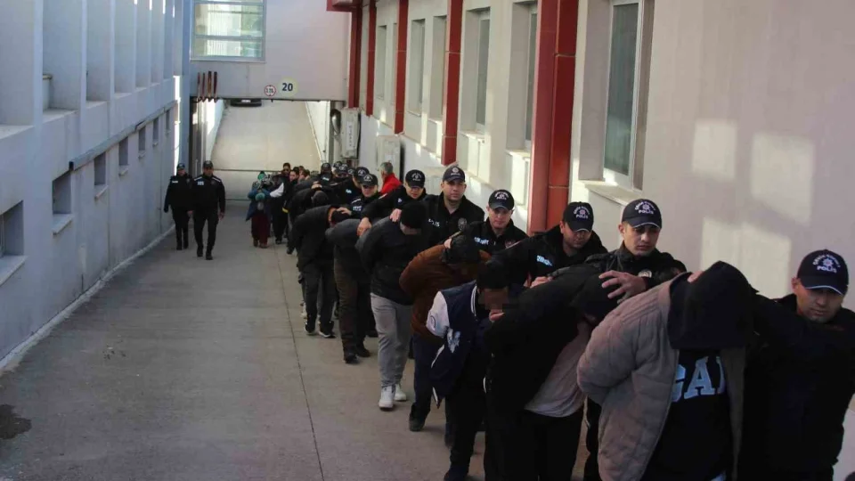 Muğla dahil 10 ilde “Son Reçete” operasyonu: Usulsüz ilaç çetesi çökertildi 7 adana merkezli 10 ilde son recete operasyonu H1599589 11