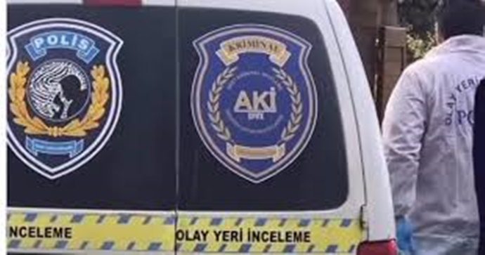 Ağır koku gelmesi üzerine çürümeye başlamış cesed ile karşılaştılar 9 images 1