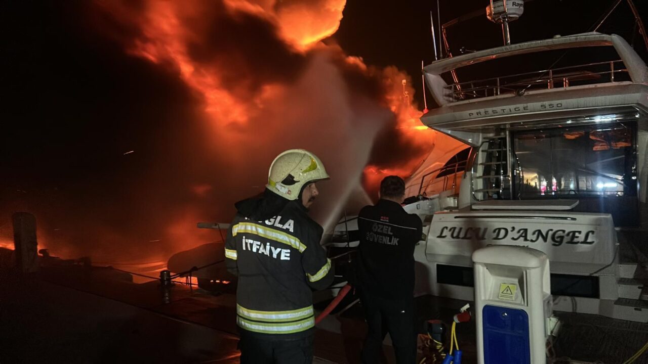 Yalıkavak Marina'da yangında 7 motoryat yanarak battı 2 4ccfd733 ec03 4240 a6d8 1ee6281b289a 1 scaled