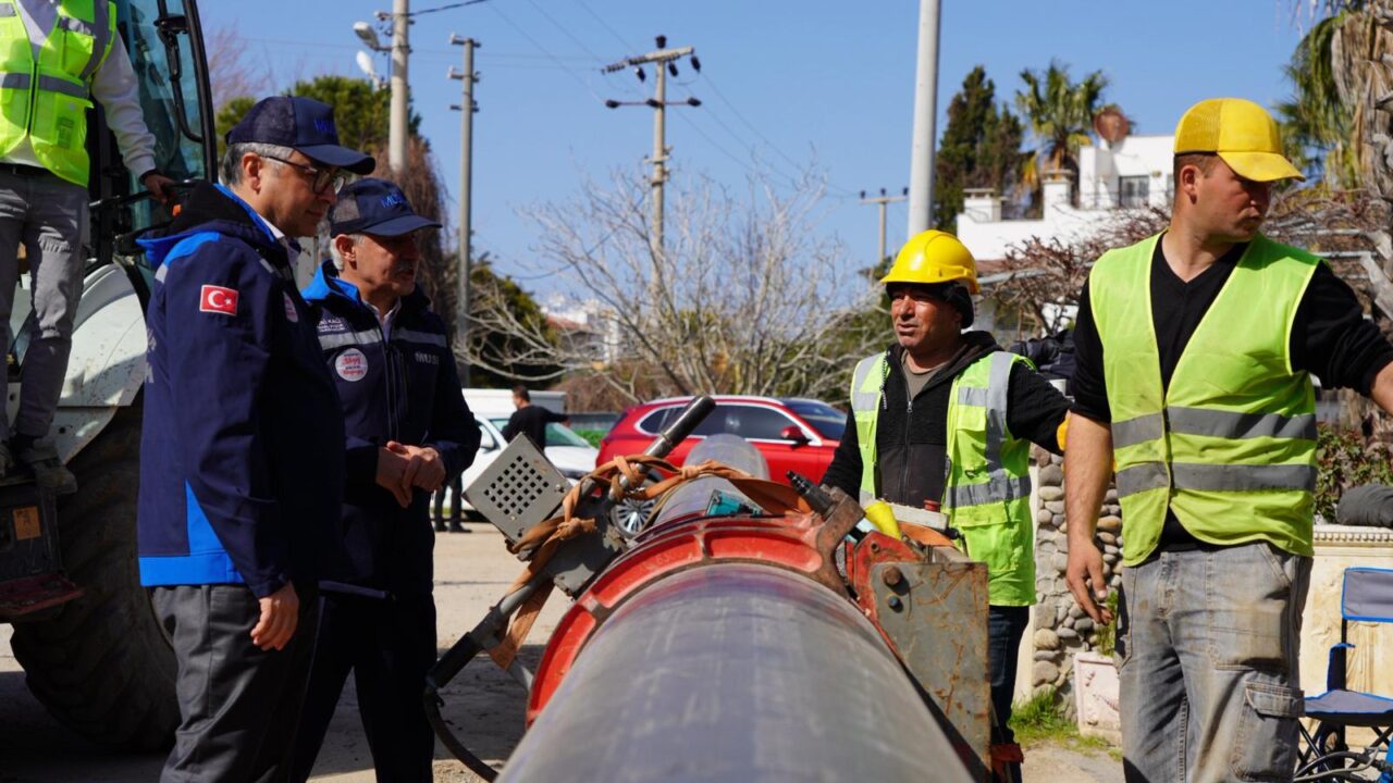 Turgutreis Deniz Suyu Arıtma Tesisinin İletim Hattı Çalışmaları Sürüyor 16 89a7c32d ec05 49f4 95d2 eed8284e9bf8 YlmazenglTurgutreisDenizSuyuArtmaTesisininletimHattalmalarnnceledi4 scaled