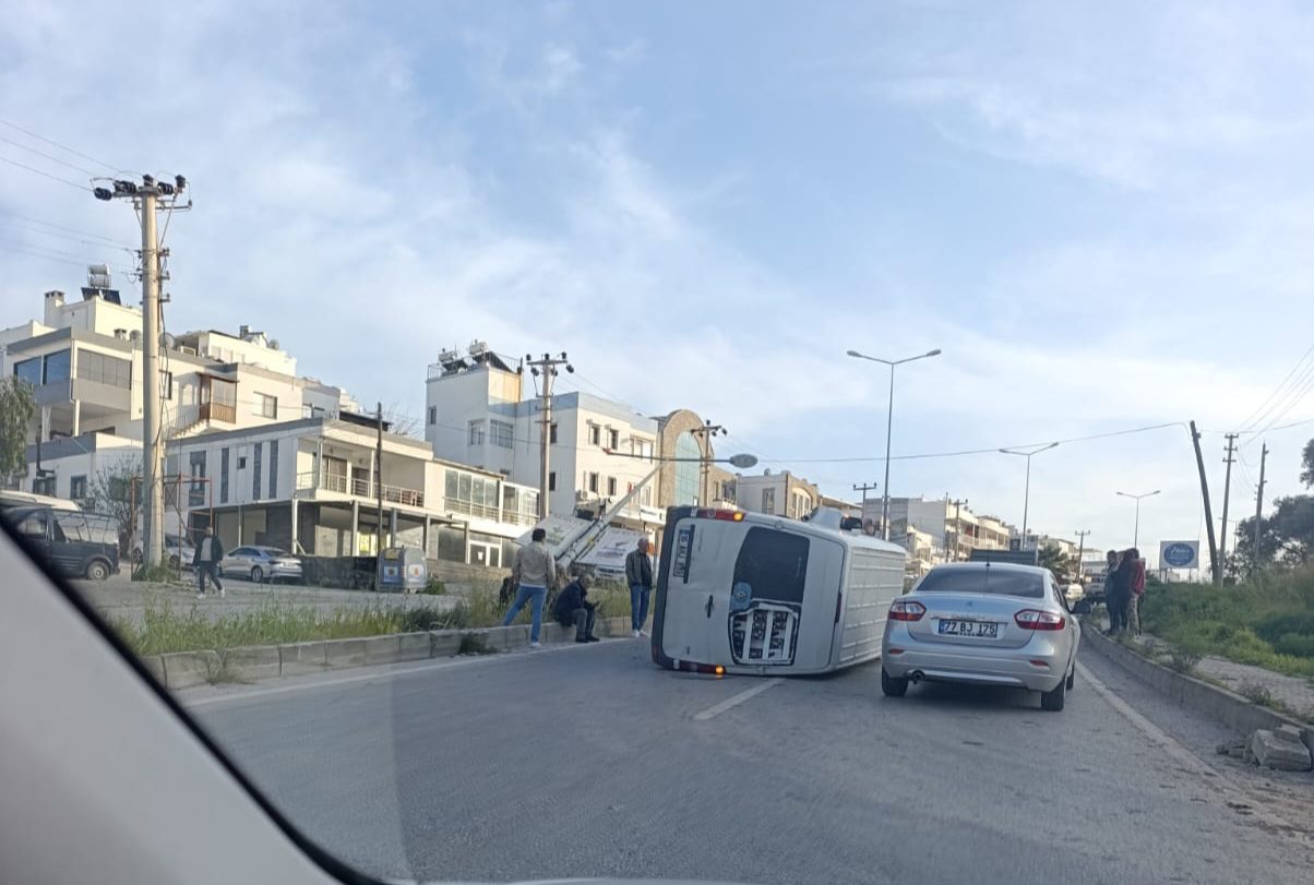 Servis minibüsü devrildi 2 yaralı 6 IMG 20260304 WA0063