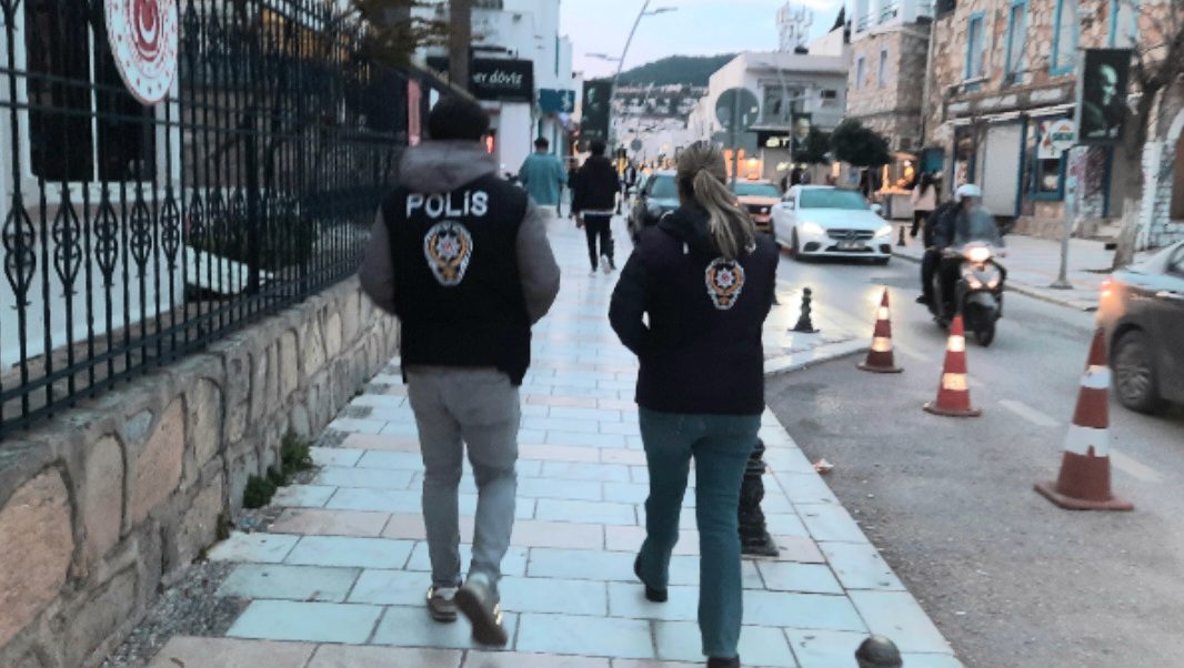 Bodrum'da Polis ekiplerinin Bayram Mesaisi Sürüyor 14 Screenshot 20260321 175209 Gallery 2