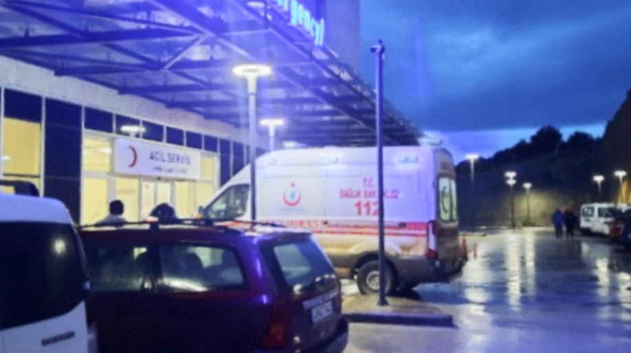 AVM ''de kız meselesi ile çıkan kavgada 3 kişi yaralandı 7 64b5282350acca4bf0321215