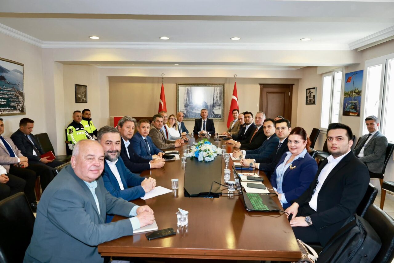 Bodrum'da trafik sorunları için toplandılar 10 FB IMG 1777047034535 scaled