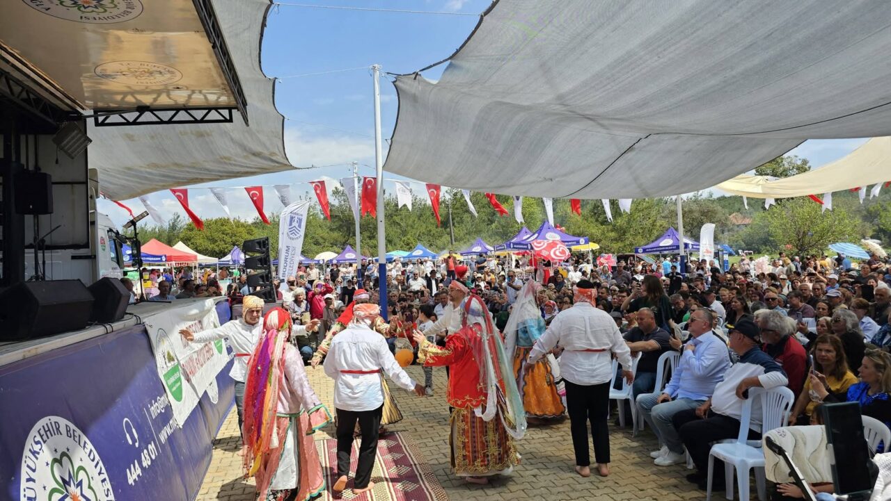 Bodrum Canlar Şenliği Renkli Görüntülere Sahne Oldu 12 FB IMG 1777216204799 scaled