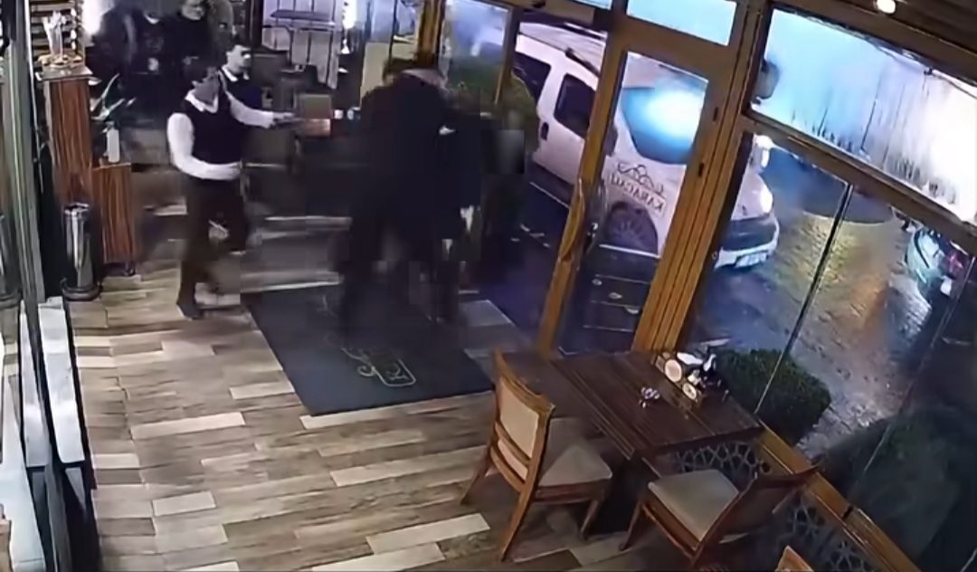 Meclis Üyesi Ataman'a Restoranda darp görüntüleri ortada çıktı 9 Screenshot 20260409 210156 Instagram