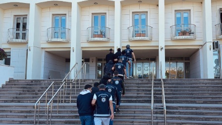 Bodrum'da Göçmen Kaçakçılığına Operasyon 20 kamyon ile otomobil carpisti s 1777287774 UDjrB3