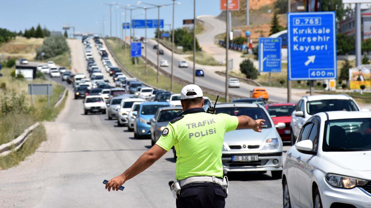 Bayram tatilinde yola çıkacak sürücülere "araç bakımı" uyarısı 12 trafik aa 2071171