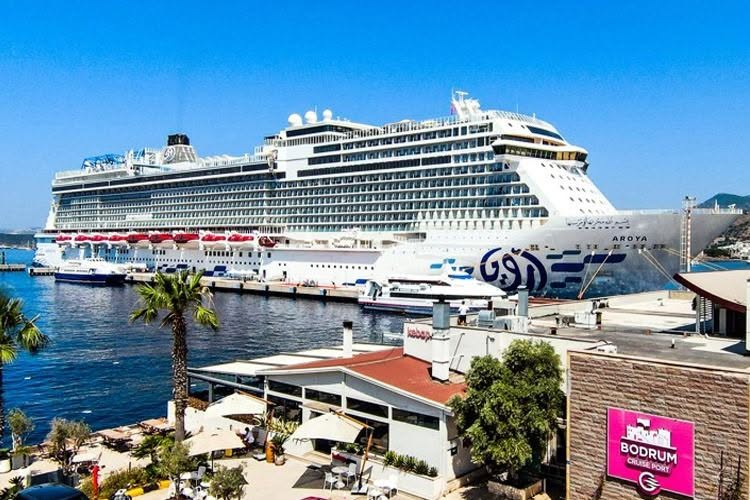 Aroya 2 bin 59 Rus yolcu ile Bodrum'a geldi 29 505712952 724778920132176 5324087308984013168 n