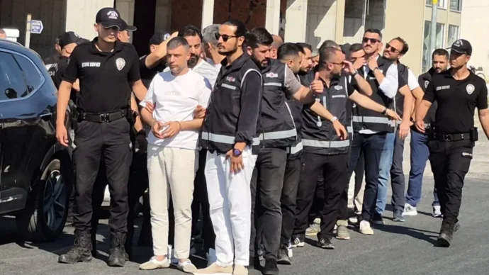 Muğla’da Yatırım Vaadiyle 142 Milyon Liralık Dolandırıcılık: 14 Şüpheli Adliyede 3 WhatsApp Image 2026 06 19 at 10.20.38 scaled e1781857537154