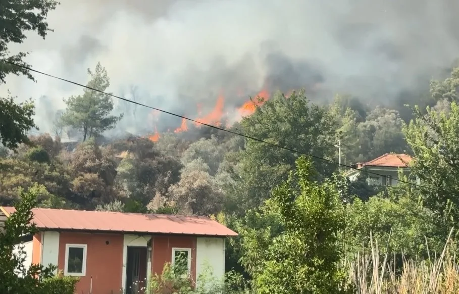 Göcek deki yangında alevler evlere ulaştı 21 fethiyedeki yanginda alevler evlere ulasti 033b029c3009