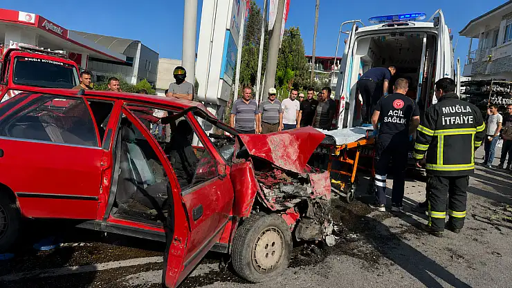İki otomobilin kafa kafaya çarpıştı kazada kurtarılamadı 10 milas taki feci kazadan aci ha 1783322898 koqUrW