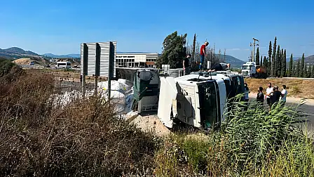 Milas Güllük Karayolunda Tır Devrildi 2 milas gulluk karayolunda tir d 1787148579 Ptps4A