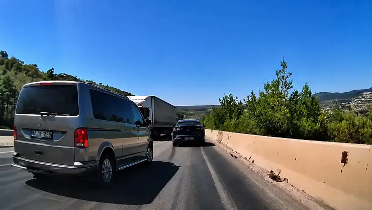 5 Araçlı Zincirleme Kaza: 1 Yaralı 1 milas ta 5 aracli zincirleme k 1787926298 sU3rud