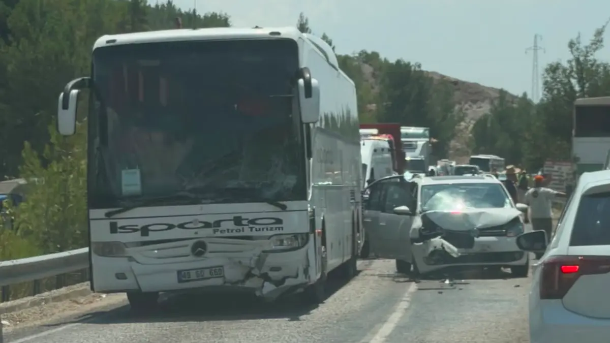 Yolcu otobüsü ile ticari araç çarpıştı 5 yaralı 29 muglada yolcu otobusu ile ticari arac carpisti 5 yarali 64f3a1a