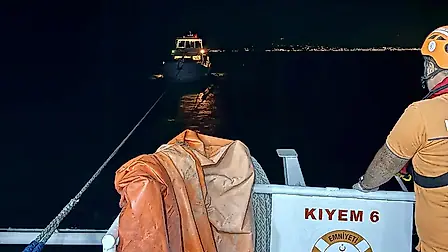 Sürüklenen teknedeki 9 kişi kurtarıldı 24 suruklenen teknedeki 9 kisi ku 1787126972 g1Yuqe