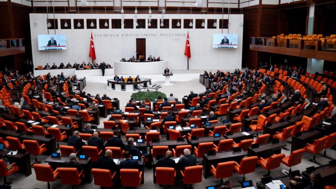 18 yaş altı suçlulara ilişkin düzenlemeleri içeren kanun teklifi yasalaştı 22 tbmm aa 2424920 e1786227757203