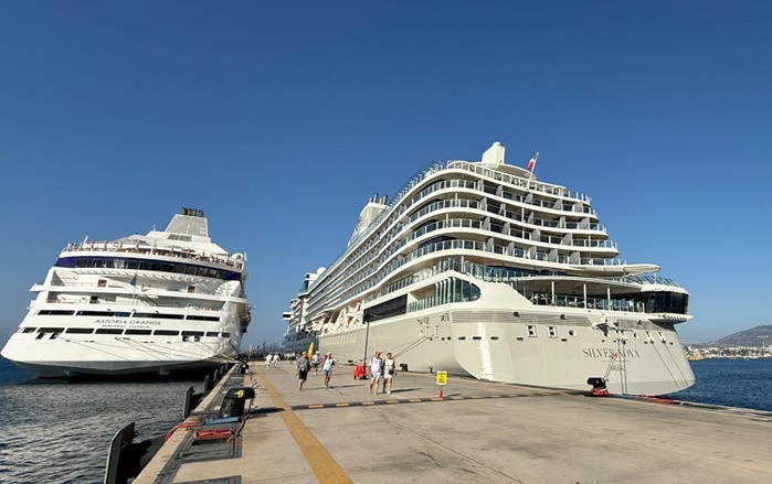 Bodrum 'a 2 gemi geldi 23 69999999
