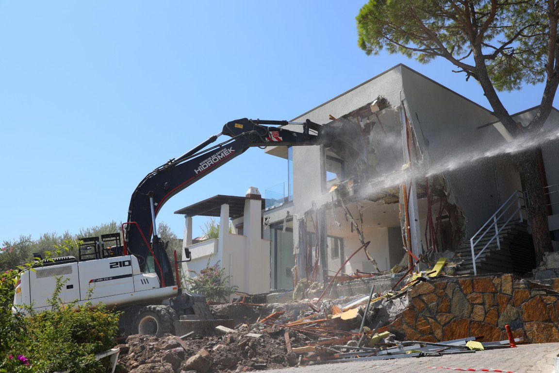 Bodrum’da Kaçak Yapılarda Yıkım Çalışmaları Sürüyor 2 IMG 20260902 WA0020 1