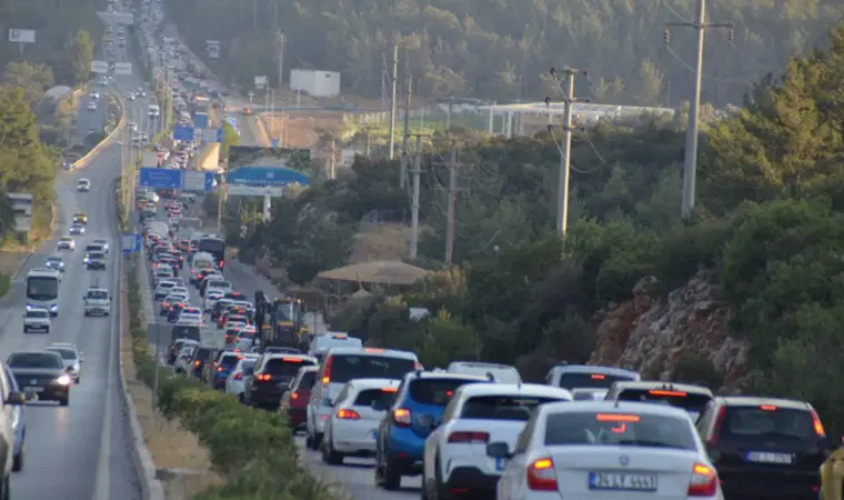 Muğla ilinde trafiğe kayıtlı araç sayısı 794 bin 584 oldu. 21 kapak 085418
