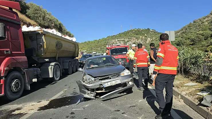 Milas'ta Kontrolden Çıkan Otomobil Refüje Çarpıp Karşı Şeride Geçti: 29 milas ta kontrolden cikan otom 1790260230 CQaitG