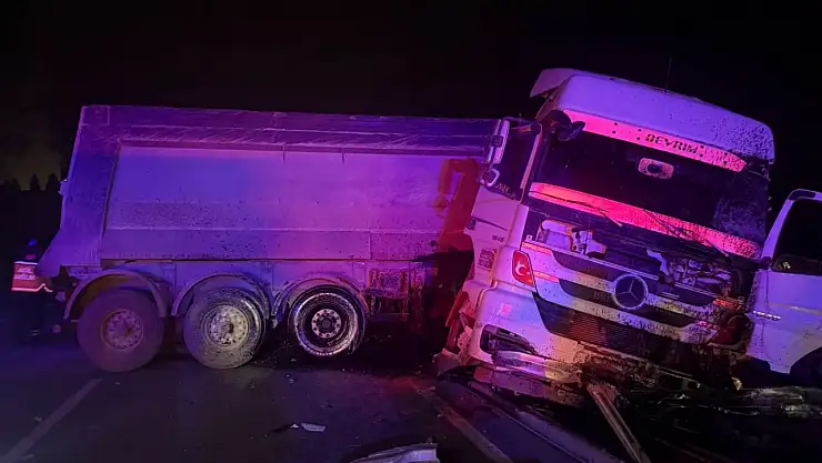 TIR Karşı Şeride Geçti 2 Kişi Yaralandı 21 milas yatagan karayolunda kork 1789679221 hoa2N9