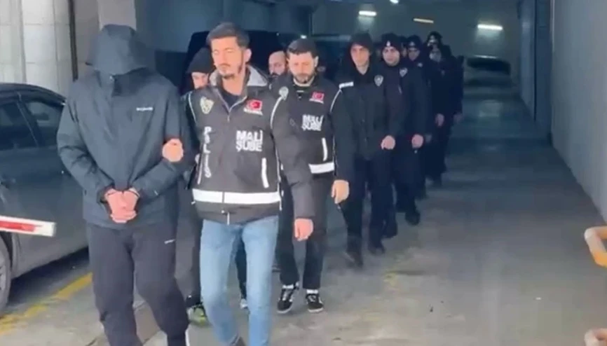 .İkinci el araç satımında sahte raporlar düzenleyen 14 zanlı gözaltına alındı 2 67cacc8b0906cb5bcba500d4