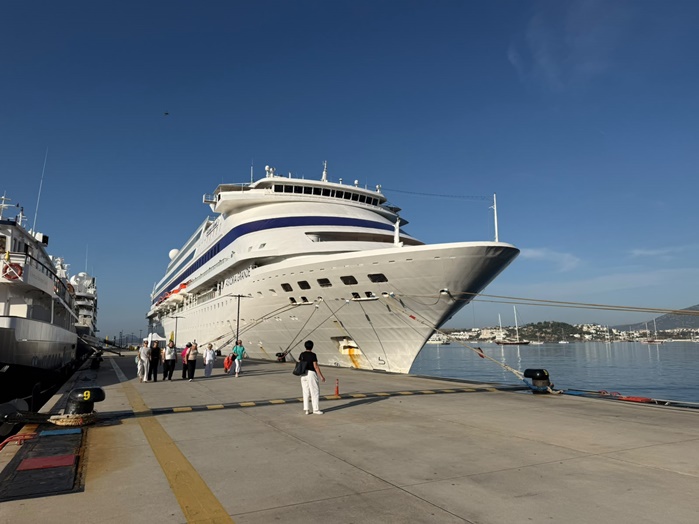 Bodrum Cruise Port’ta üç kruvaziyer gemisini ağırlıyor 2 87874874