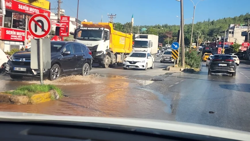 Güvercinlik’te su borusu patladı 2