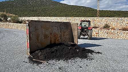 Römorku Devrildi: 2 Belediye Çalışanı Yaralandı 21 milas ta traktorun romorku dev 1793361494 dOFPAf