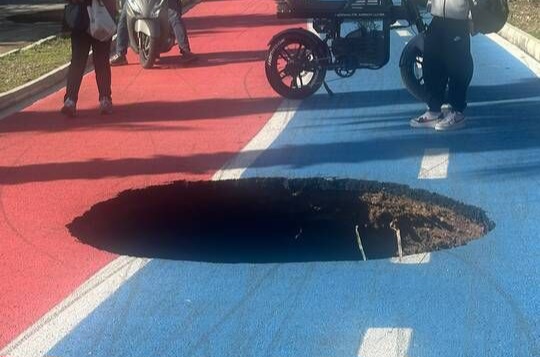 Turgutreis yürüyüş yolunda çökme meydana geldi 3 turgutreis sahil bisiklet yolu coktu3