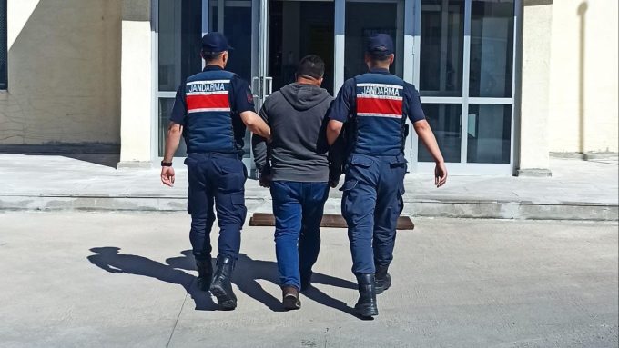 Jandarma yakalaması bulunan 97 şahıs yakalandı 3 tutuklama iha 2225489 e1793039741296