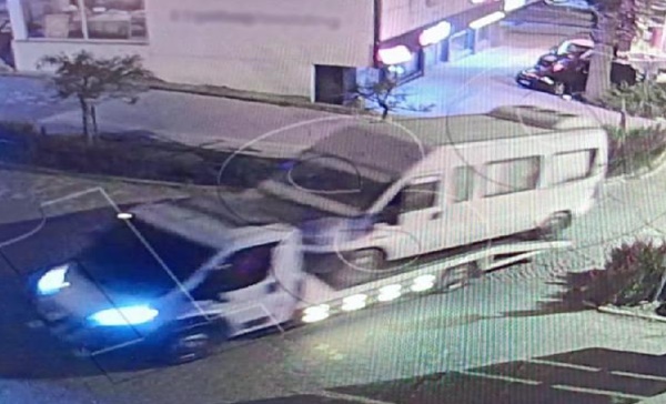 Muğla'da Çekiciyle Minibüs Çalan 2 Şüpheli Yakalandı 20 220420212113153729593 1